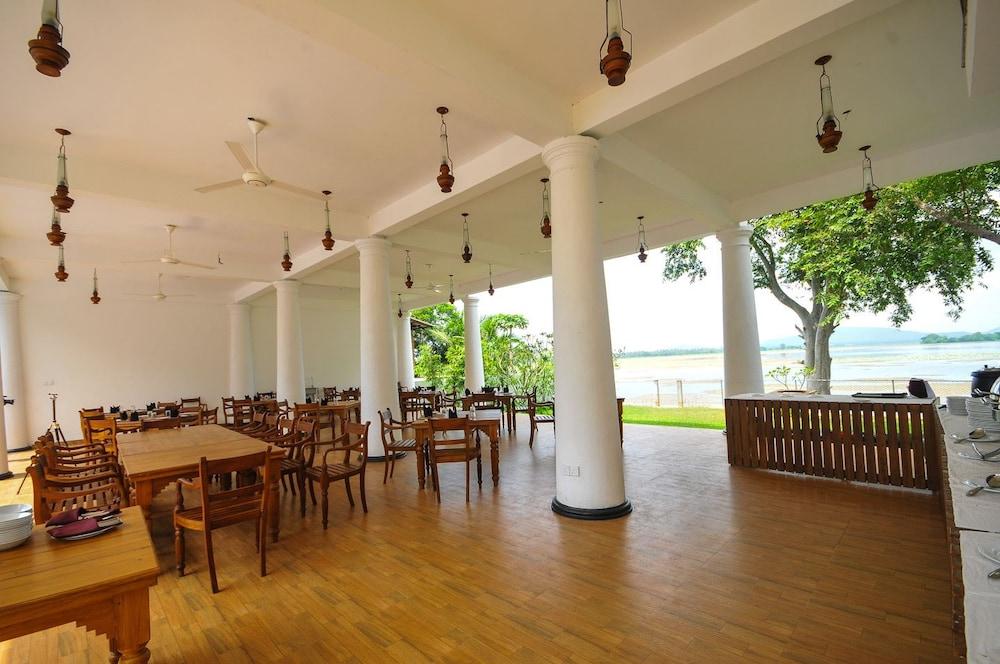 Yala Oga Reach Hotel Tissamaharama Dış mekan fotoğraf