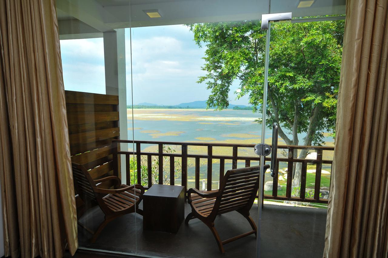 Yala Oga Reach Hotel Tissamaharama Dış mekan fotoğraf