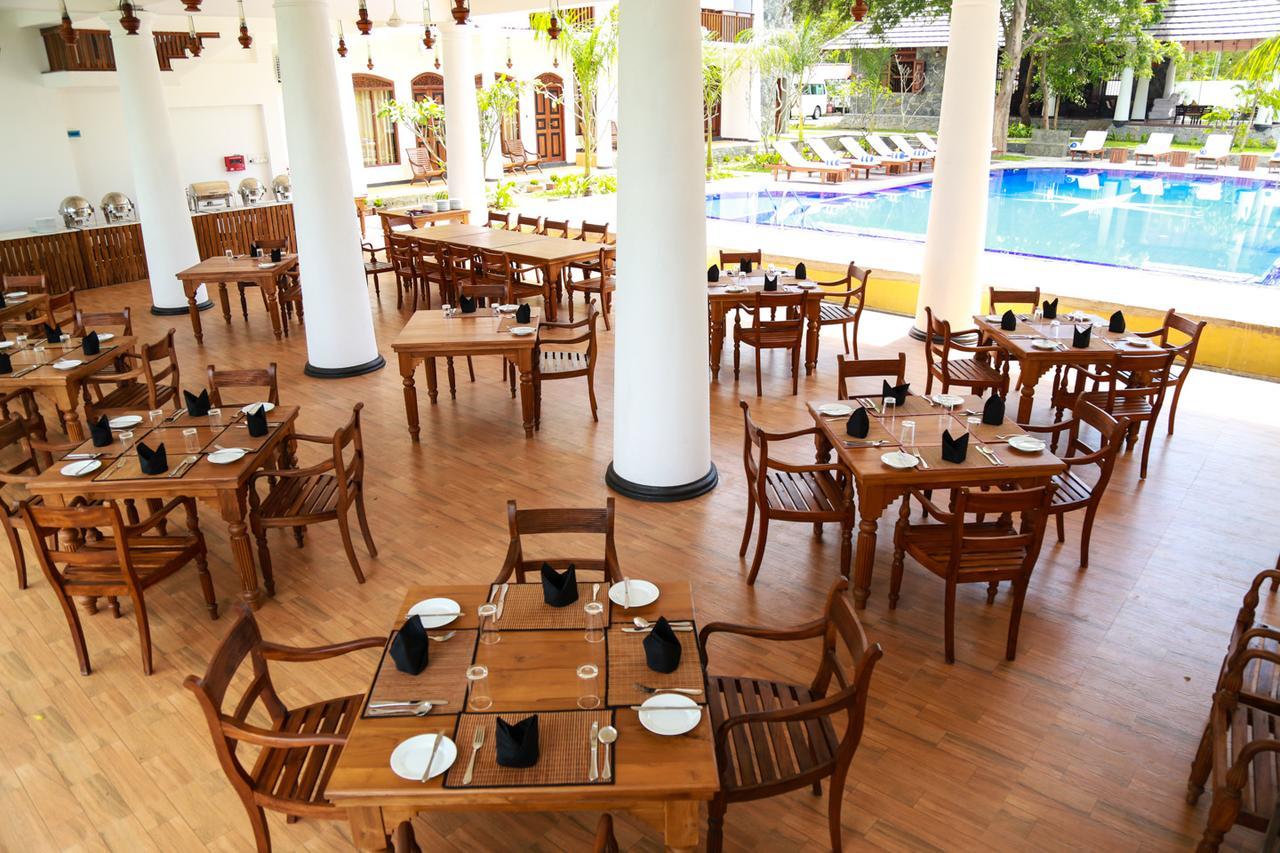Yala Oga Reach Hotel Tissamaharama Dış mekan fotoğraf