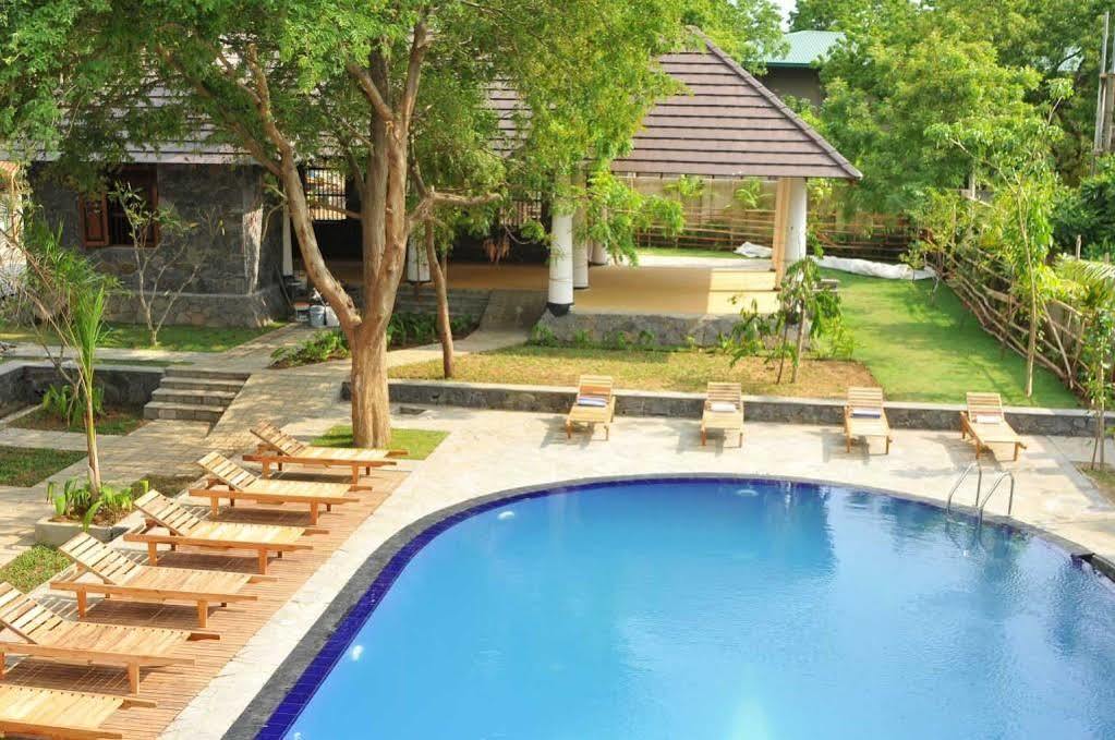Yala Oga Reach Hotel Tissamaharama Dış mekan fotoğraf