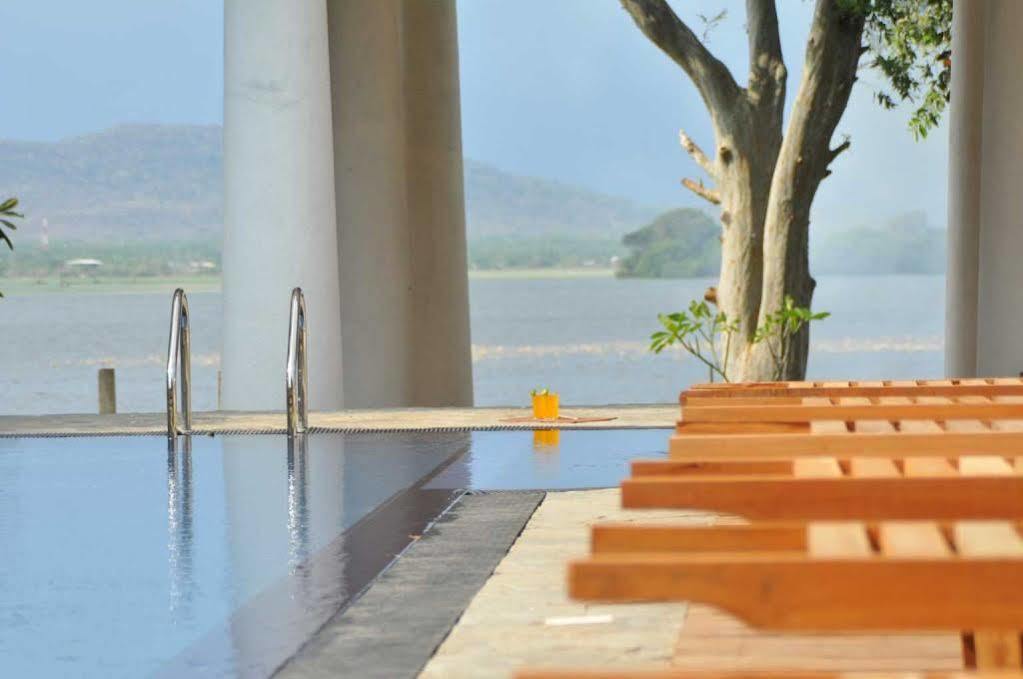Yala Oga Reach Hotel Tissamaharama Dış mekan fotoğraf